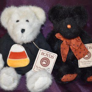 Two adorable Boyds bears